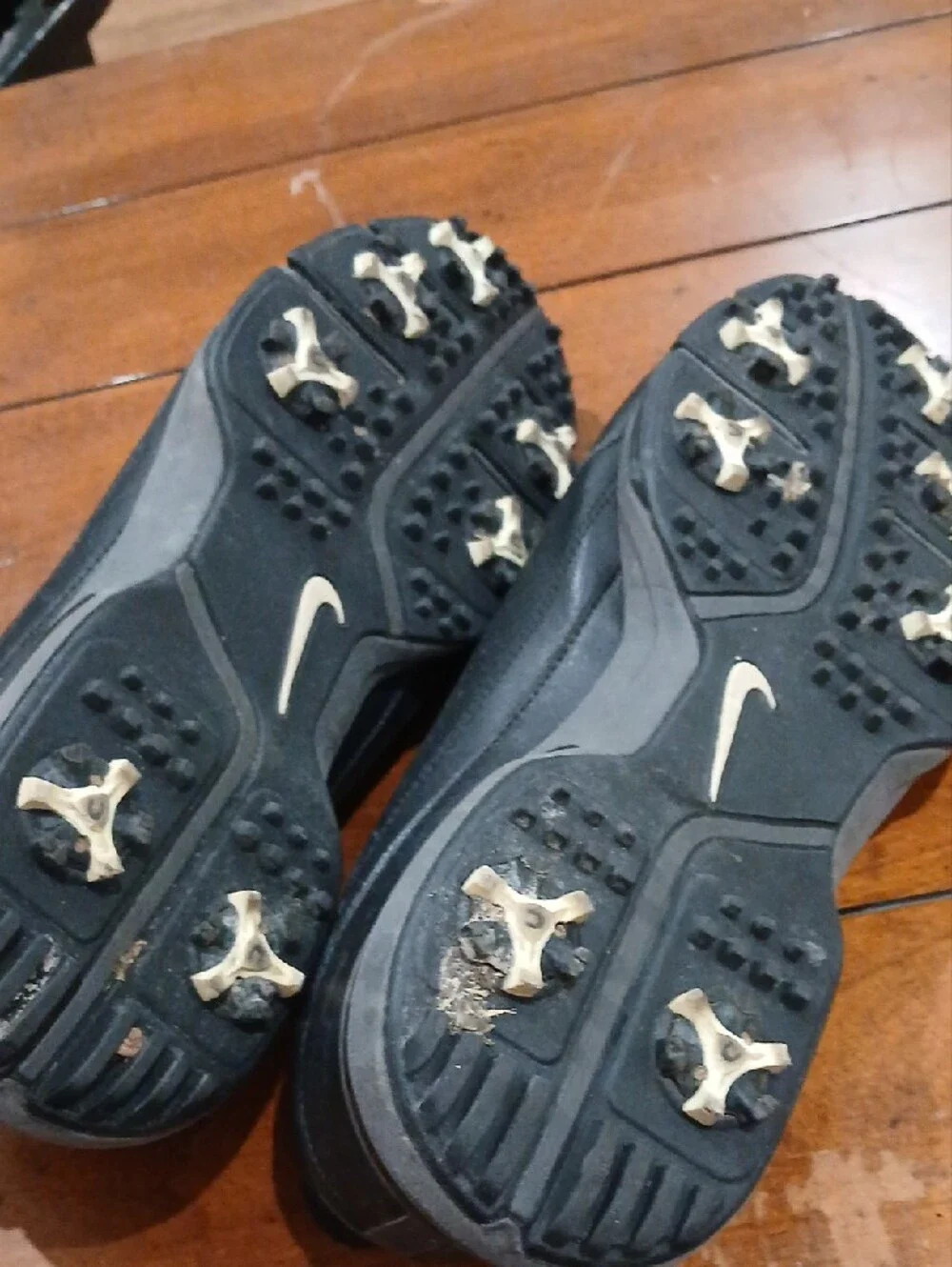Nike Men's Black and White Athletic Sneakers